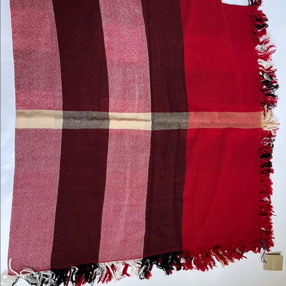 Burberry scarf - Picture 4 of 8